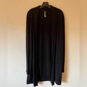 Athleta canopy wrap in black